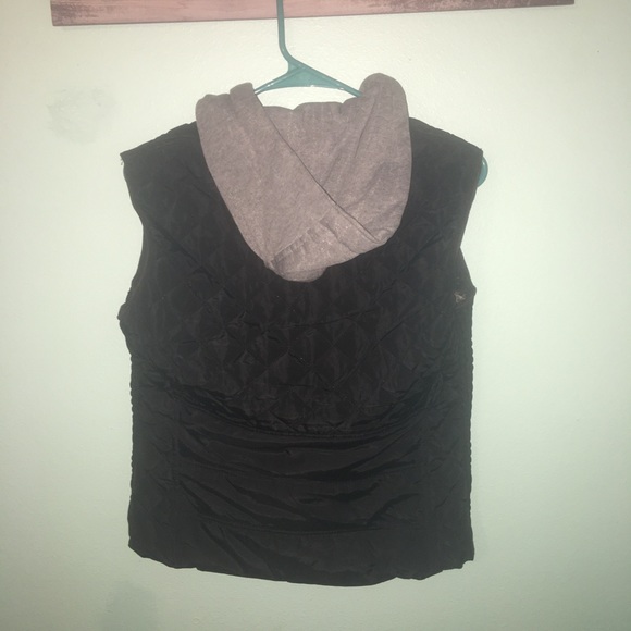 Vest - Picture 3 of 3